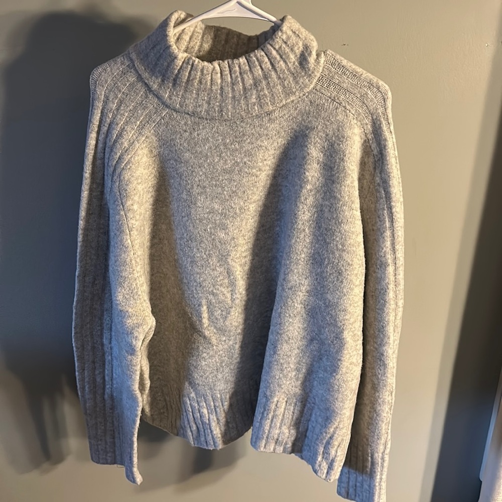 Unbelievably soft women’s sweater! Ava & Viv- Heather grey